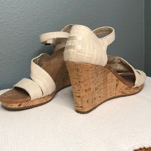 TOMS Cream Canvas and Cork Wedges Size 5.5M